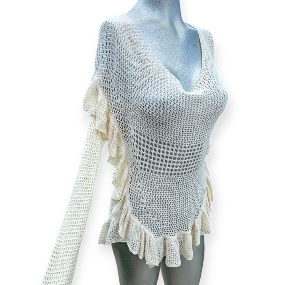 ✨ Ruffle Knit Top – EUC ✨